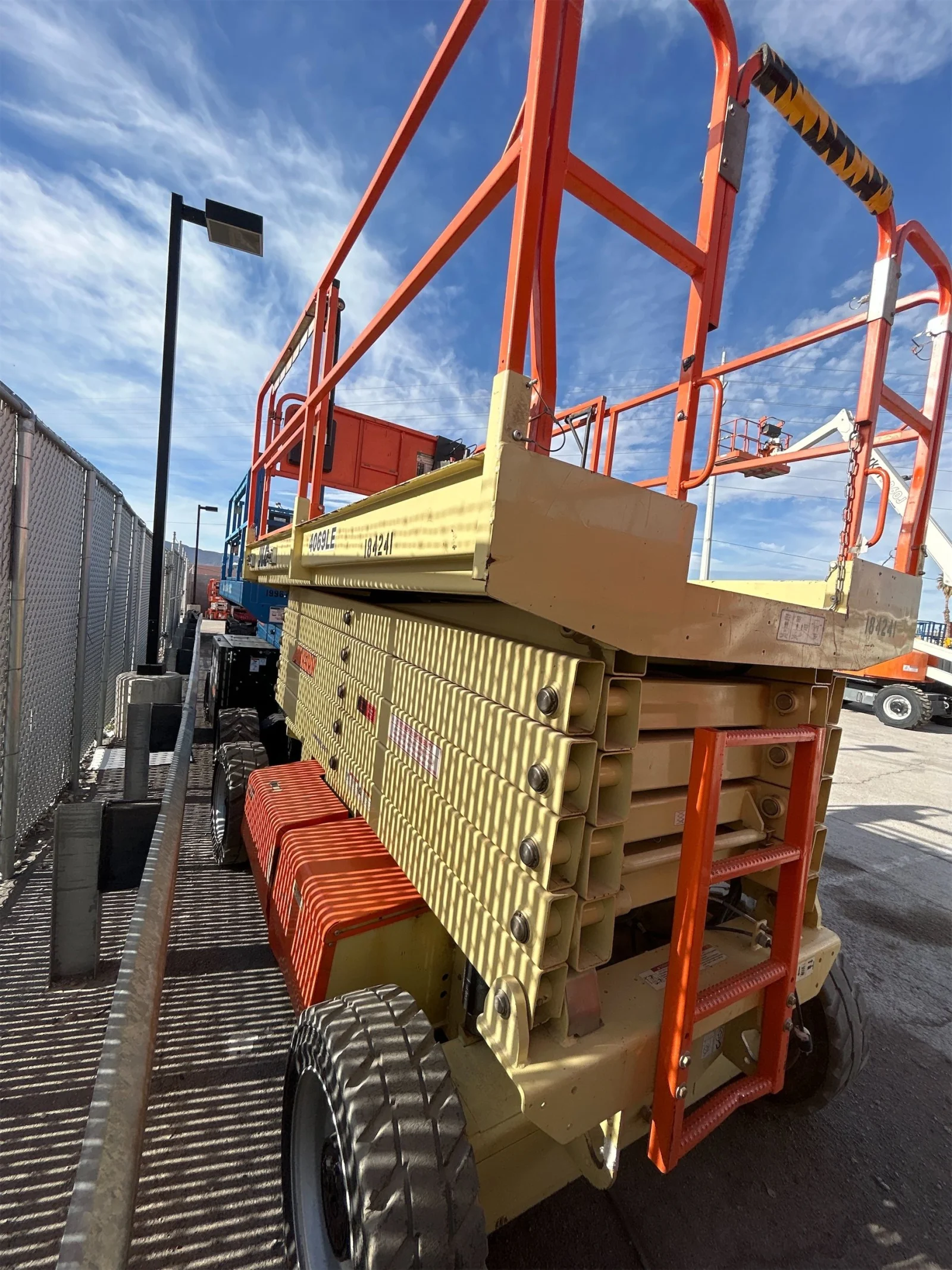2017 JLG 4069LE