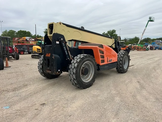 2018 JLG 1043