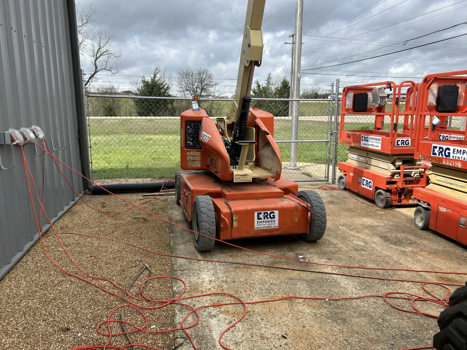 2011 JLG E400AJP