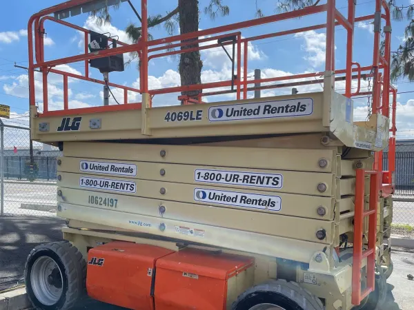 2017 JLG 4069LE