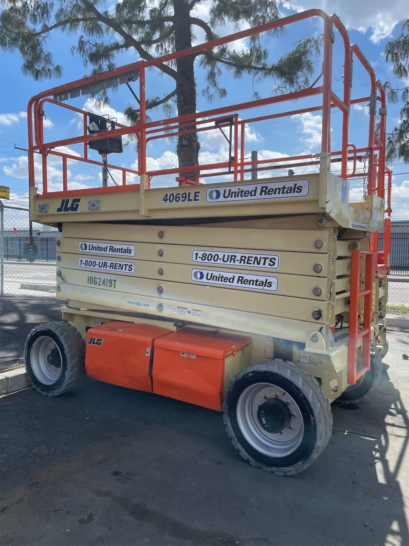 2017 JLG 4069LE