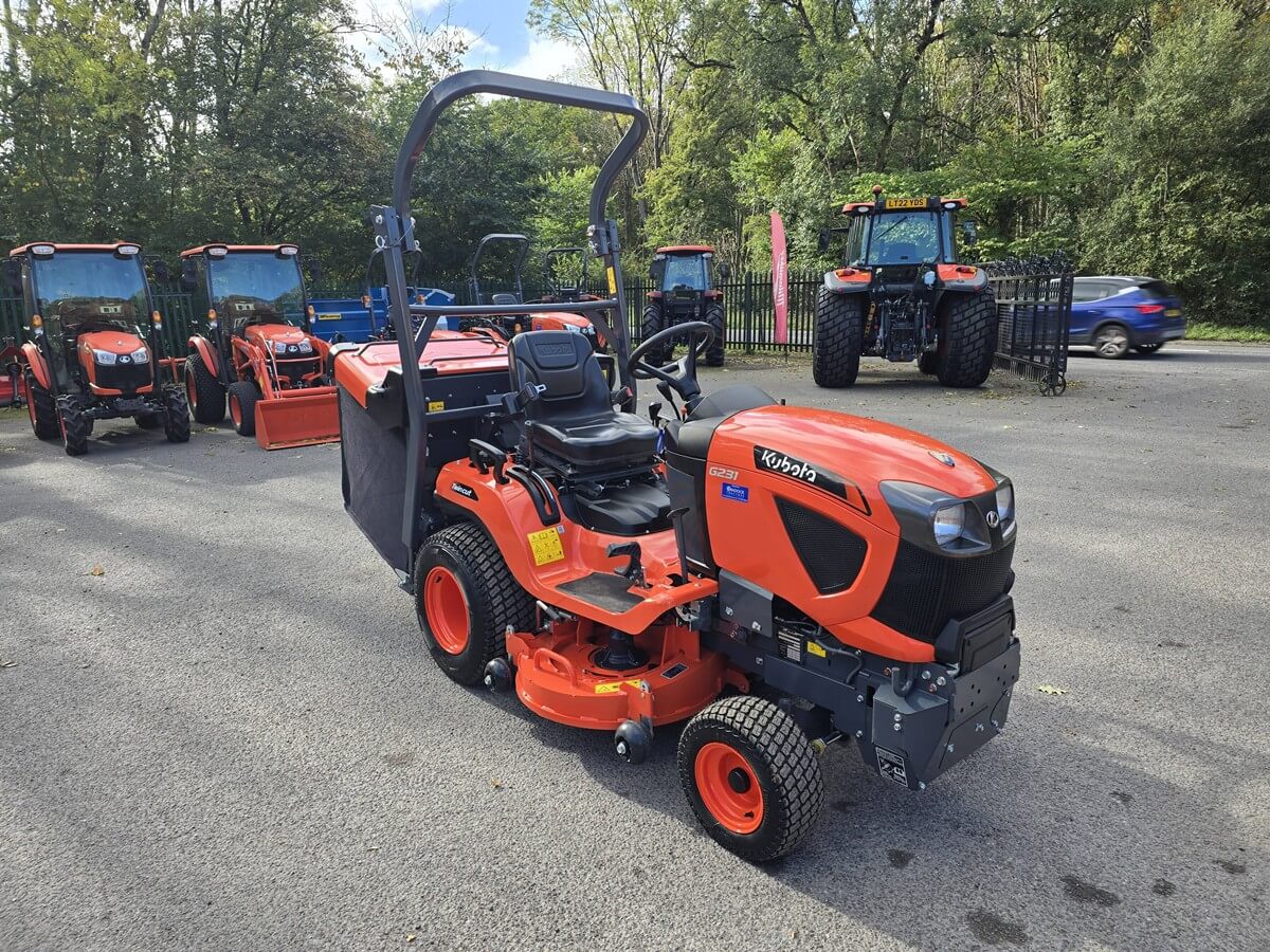 Kubota G231 - front view