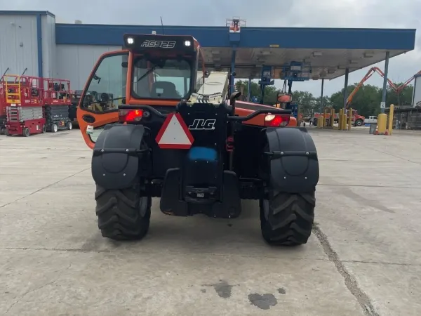 2023 JLG AG925
