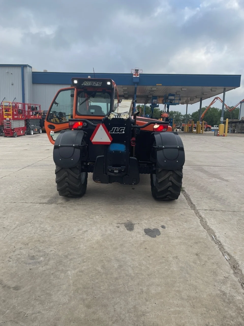 2023 JLG AG925