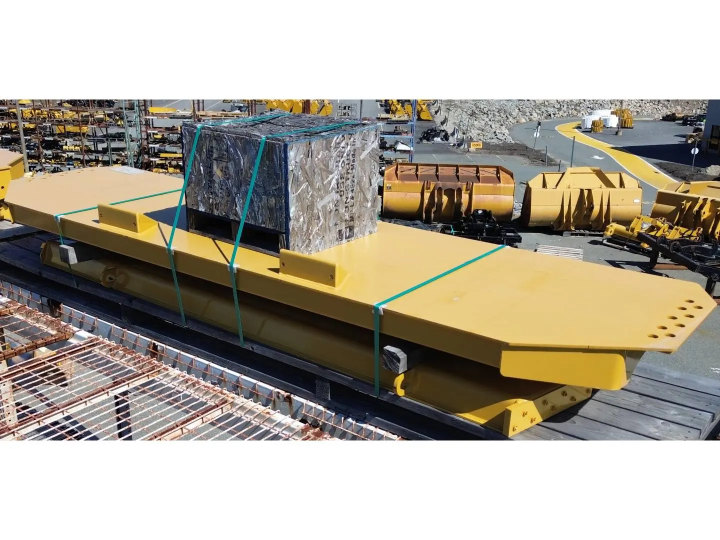 2023 Caterpillar 745 SCISSOR TAILGATE
