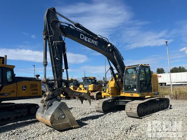 2019 John Deere 245G LC