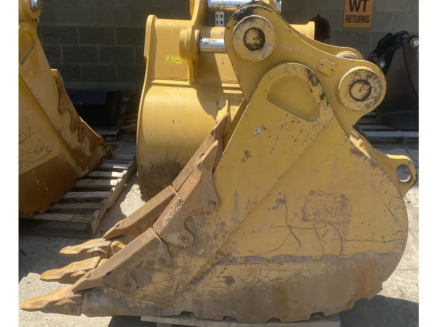2023 Caterpillar 320-325 24INCH SEVERE DUTY BUCKET