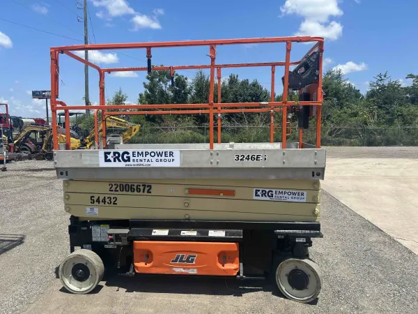 2012 JLG 3246ES