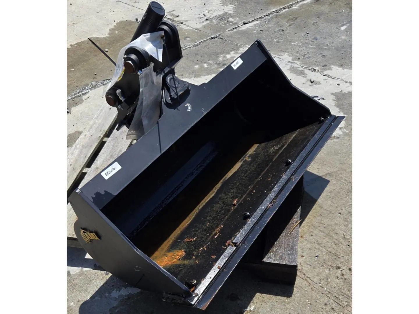 2023 AMI AttachmentsT 303-304 48" TILT BUCKET AMI