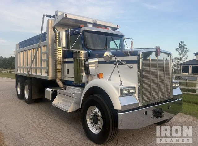 2023 Kenworth W900