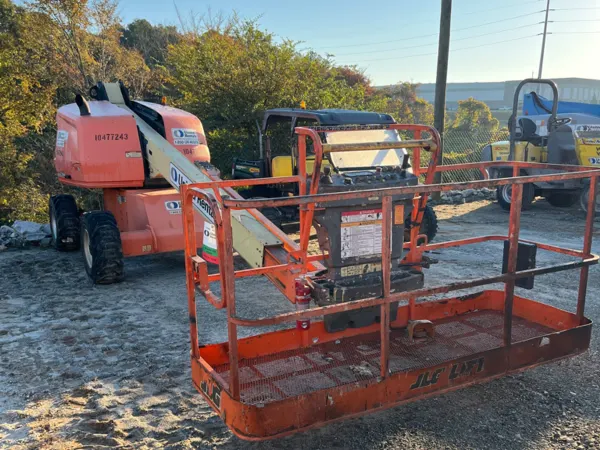 2016 JLG 400S