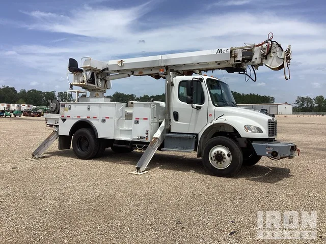 2017 Freightliner M2106
