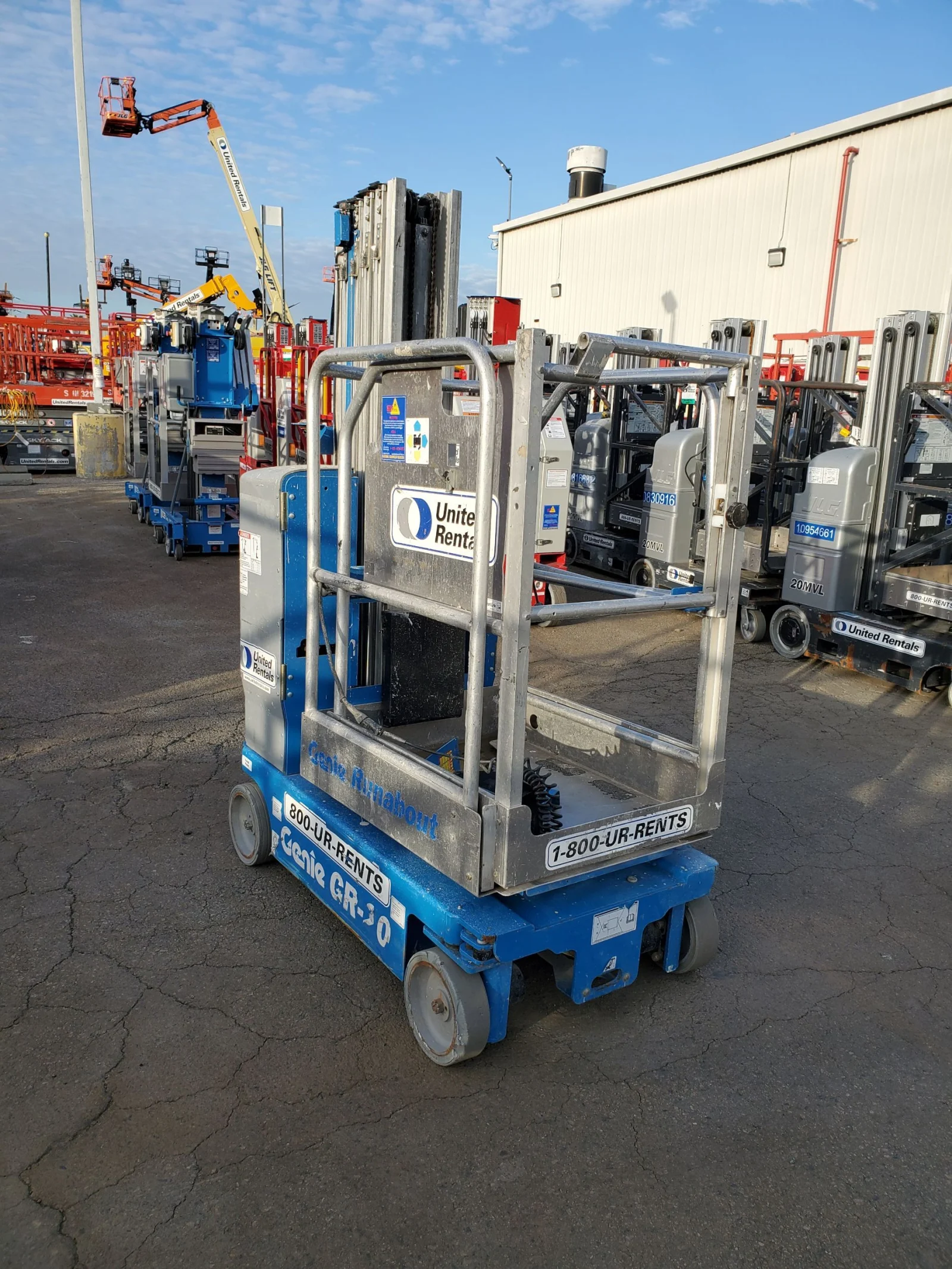 2017 Genie GR-20 Self-Propelled One-Person