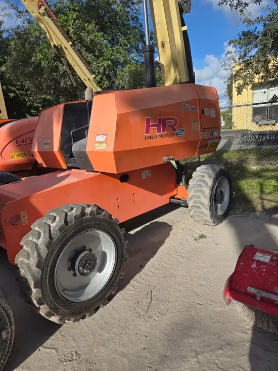 2017 JLG 600S