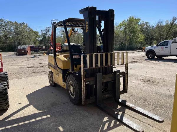 2019 Yale GLP100VX
