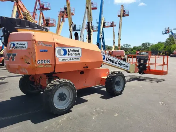 2017 JLG 600S