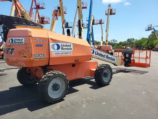 2017 JLG 600S
