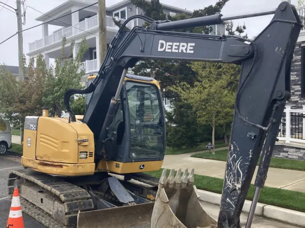 2015 John Deere 75G