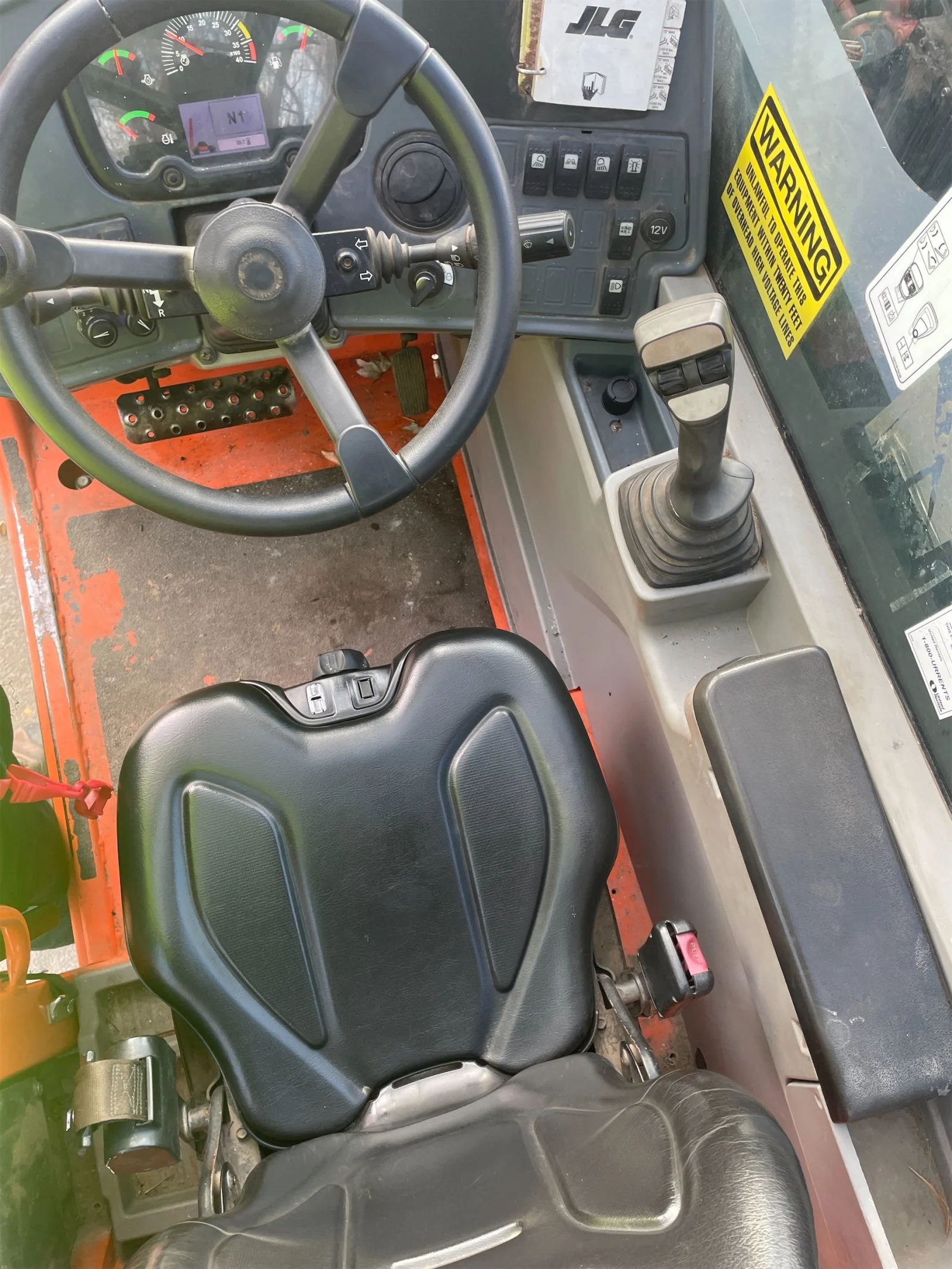 2017 JLG 742