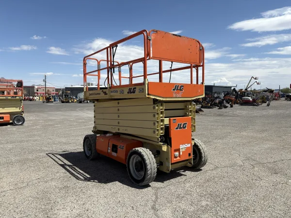 2015 JLG M4069LE