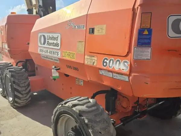 2017 JLG 600S
