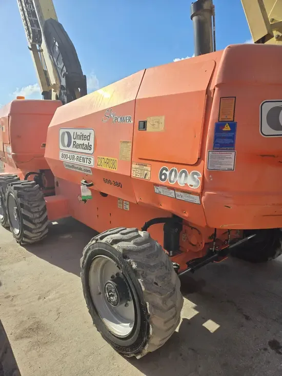 2017 JLG 600S