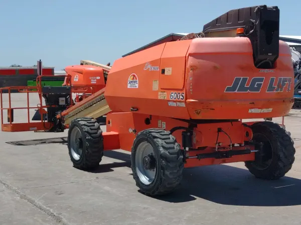 2017 JLG 600S